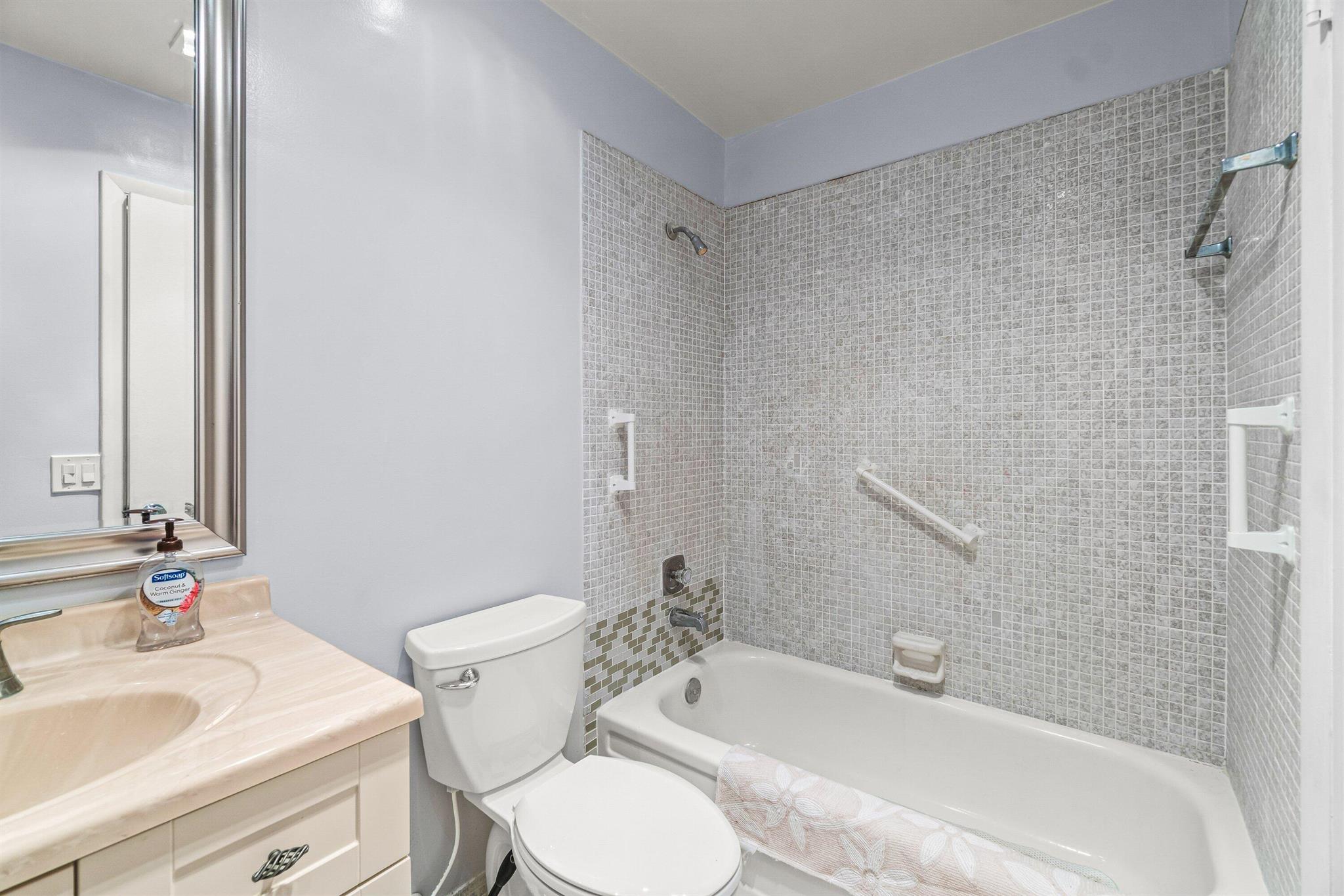 KINGS POINT SAXONY CONDOS - Residential