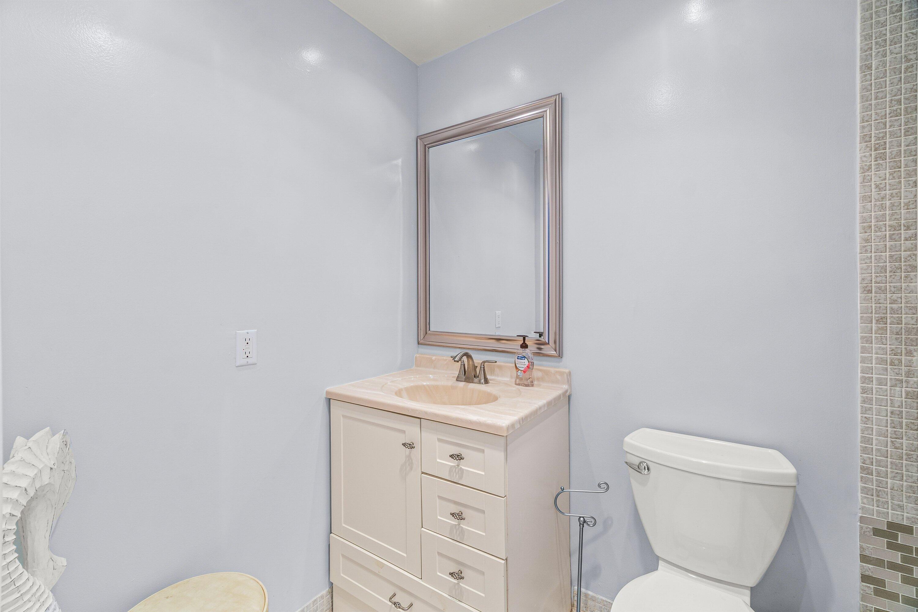 KINGS POINT SAXONY CONDOS - Residential