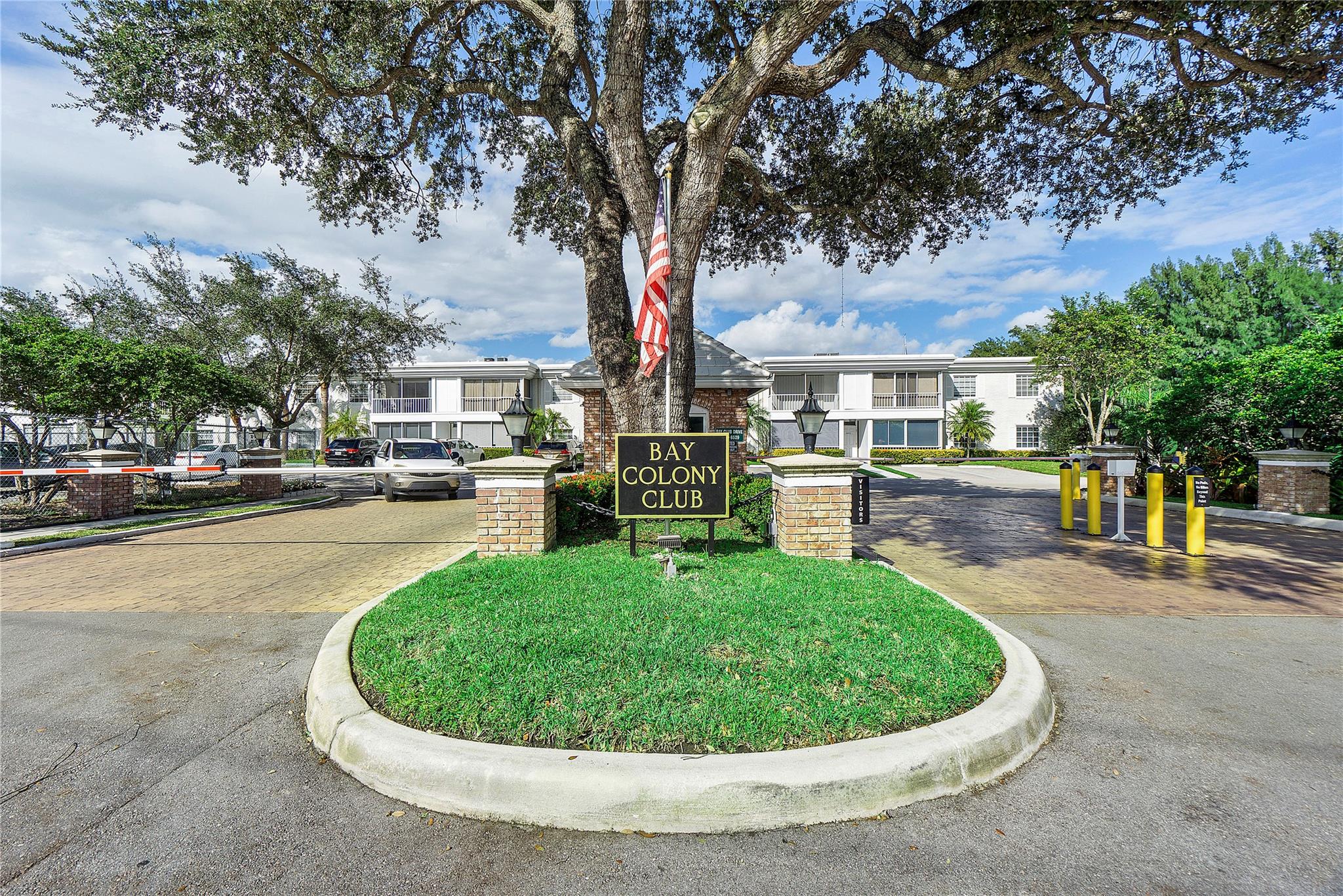 Bay Colony Club - Residential