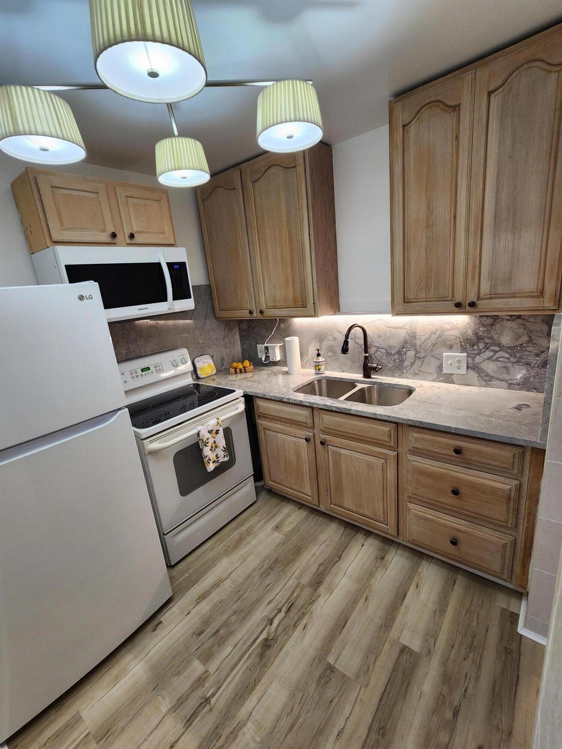 SUFFOLK AT CENTURY VILLAG - Residential Lease