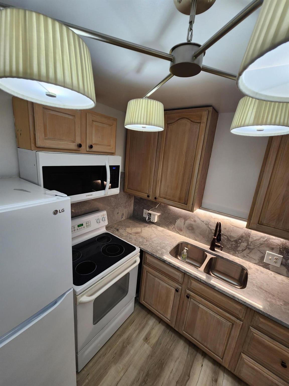 SUFFOLK AT CENTURY VILLAG - Residential Lease