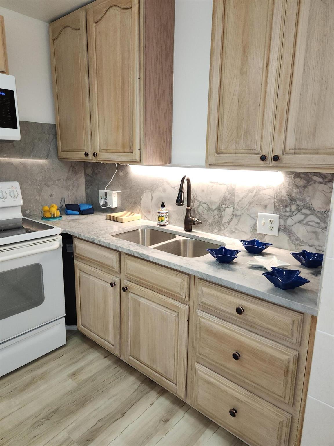 SUFFOLK AT CENTURY VILLAG - Residential Lease