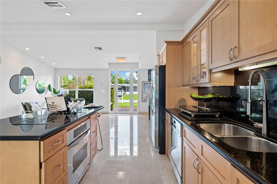 Lauderdale Isles 2 35-33 - Residential