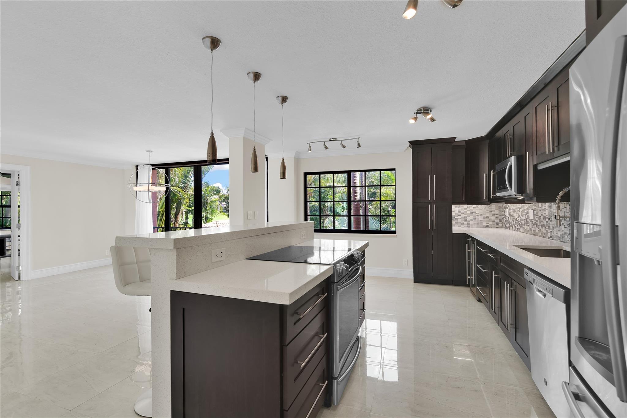 250 E Royal Palm Rd 2A