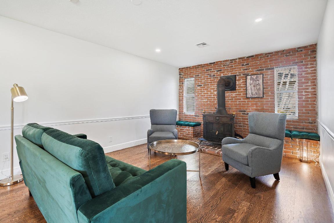 SOUTH SHORE NO 1 OF WELLINGTON - Residential Lease