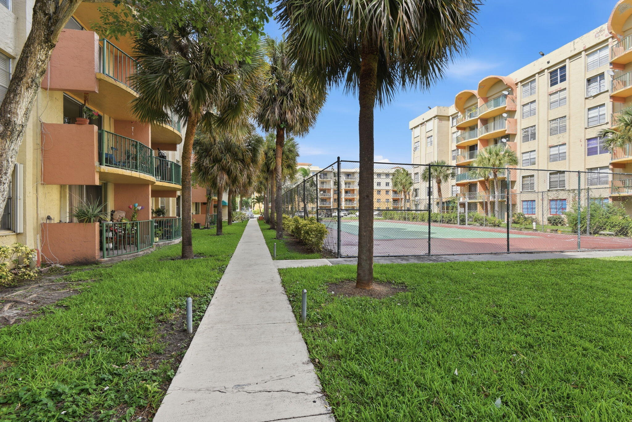 9360 Fontainebleau Boulevard Apt 310