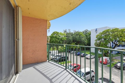 Tiny photo for 9360 Fontainebleau Boulevard #Apt 310, Miami, FL 33172 (MLS # B26036158)
