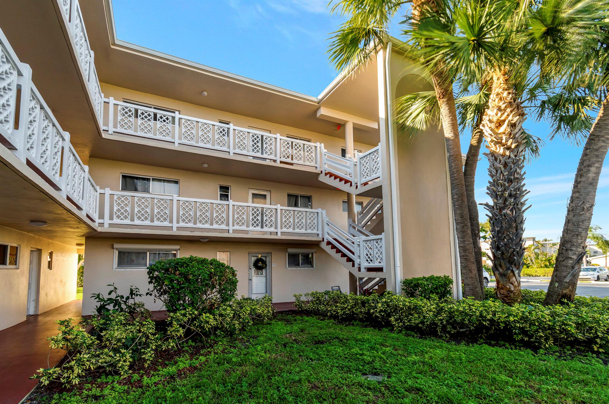 Welcome home to this two-bedroom, two-bathroom condo in the community of Lake Clarke Shores. As you enter, you'll be greeted by a spacious floor plan that seamlessly blends living, dining, and entertaining ideal for both relaxing and gatherings with friends and family. The split bedroom layout ensures privacy and tranquility, while the screened-in patio invites you to unwind and soak in the serene surroundings. This community comes with great amenities awaiting you.