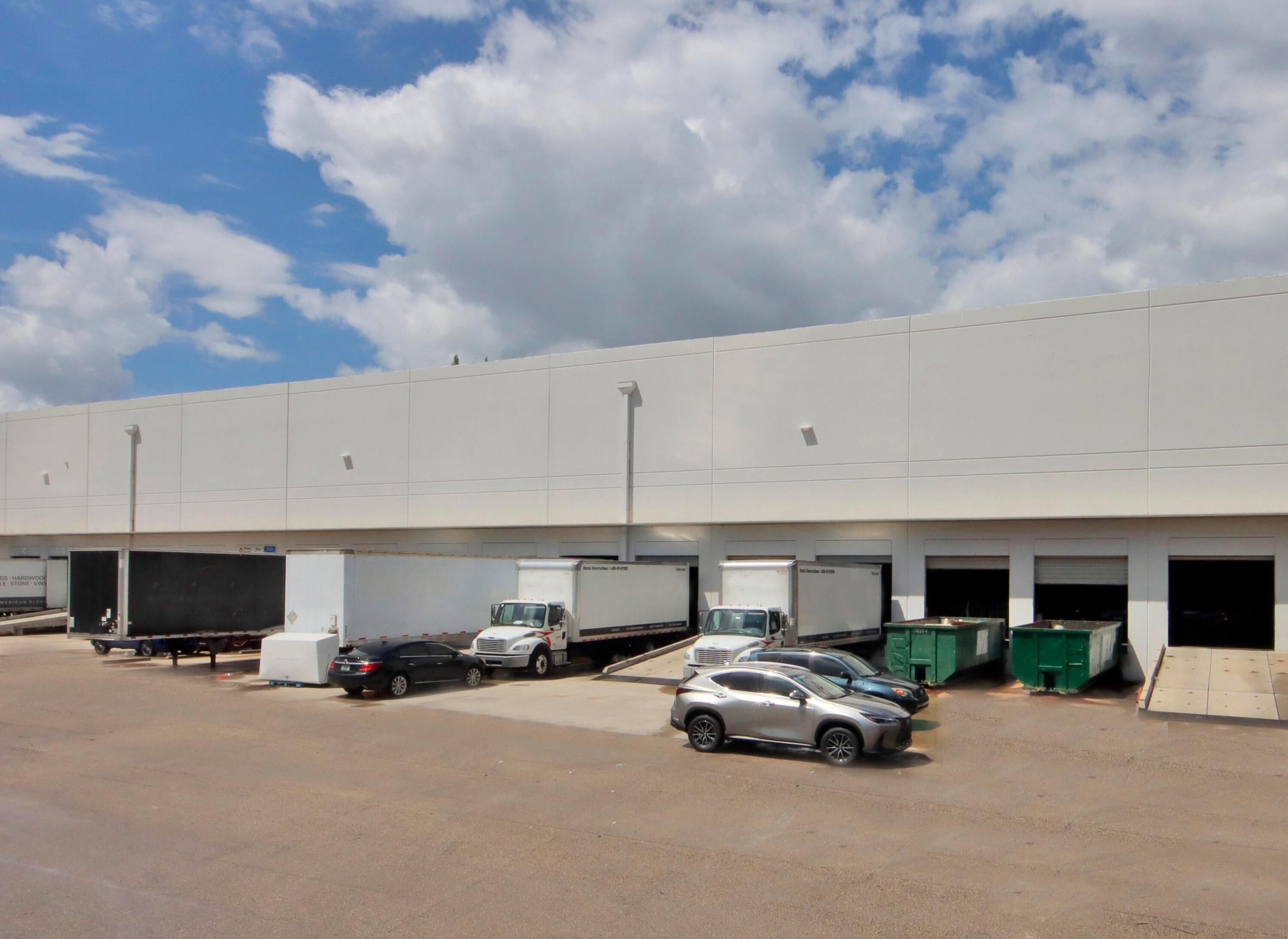2305 SW 32ND