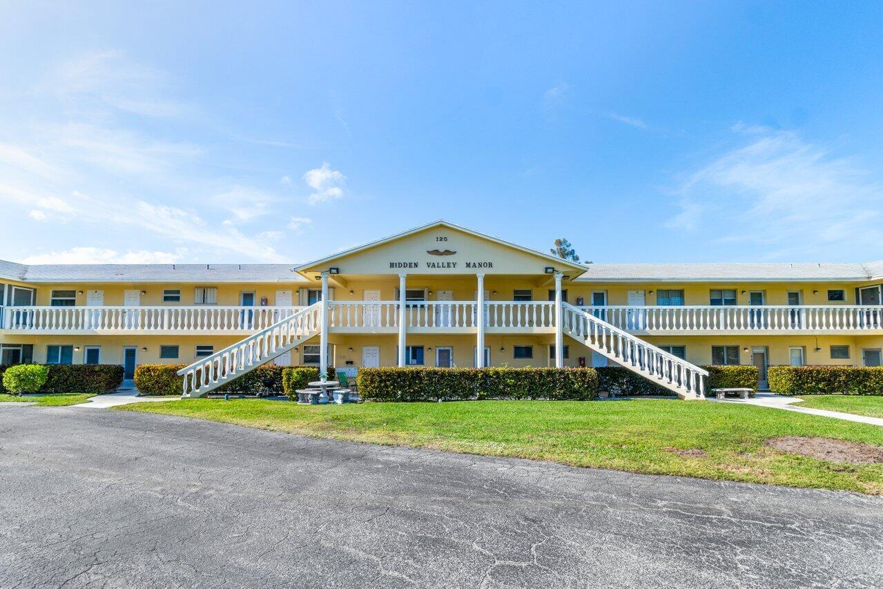 Introducing an unparalleled rental gem! Easily accessible with assigned parking directly in front of the unit. This recently renovated condo exudes comfort and charm with its tasteful modern design and top-tier finishes. Tile flooring throughout, leading you to a brand-new kitchen equipped with stainless-steel appliances. Conveniently located just minutes away from the beach, FAU, and all that Downtown Boca Raton and Delray beach have to offer including Mizner Park, Downtown Atlantic Ave and numerous restaurants/shopping centers. Don't miss out on this opportunity to experience luxury living at its finest!