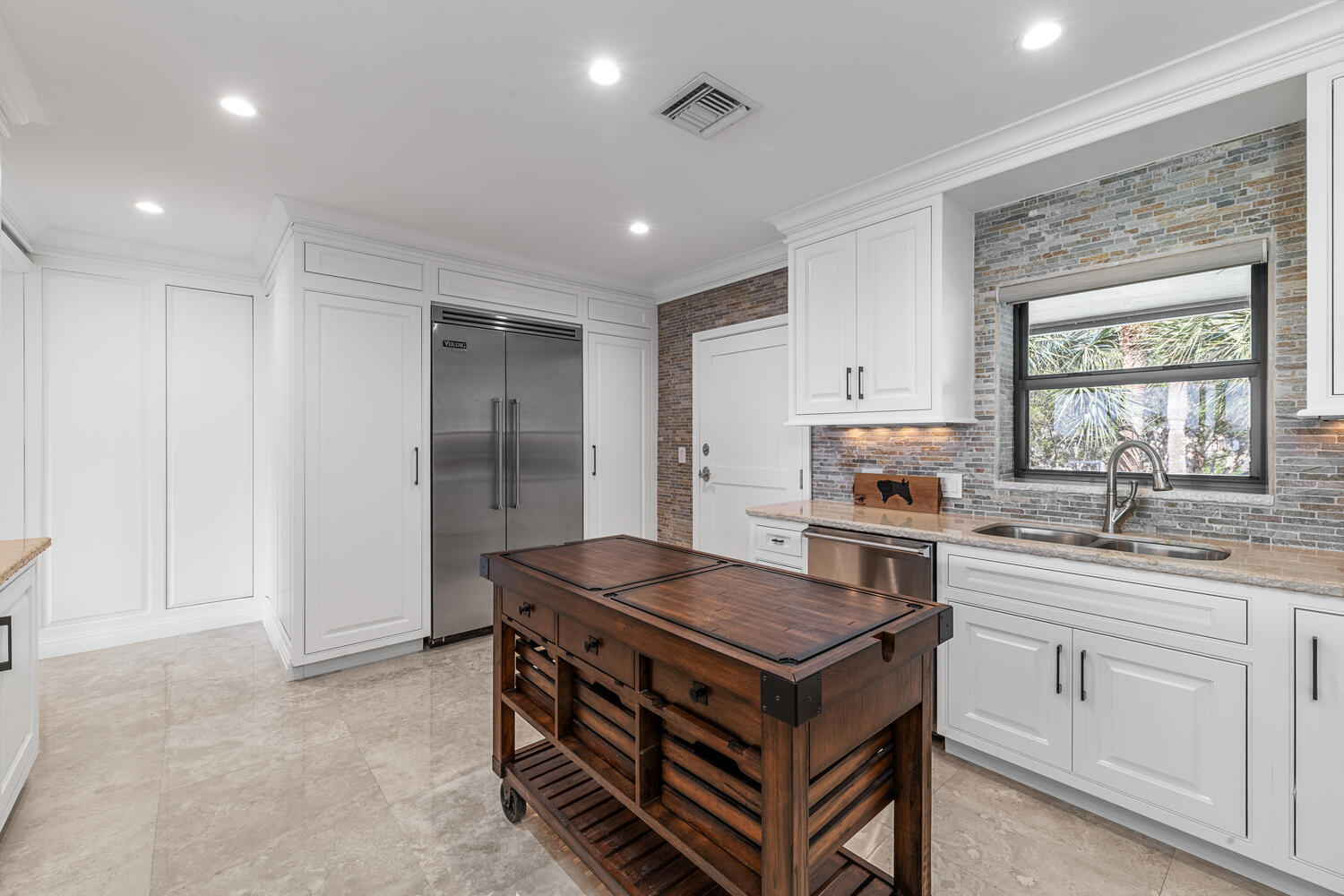 POLO ISLAND CONDO - Residential Lease