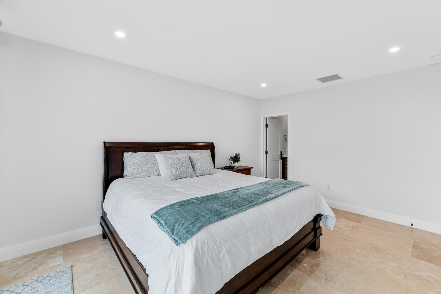 POLO ISLAND CONDO - Residential Lease