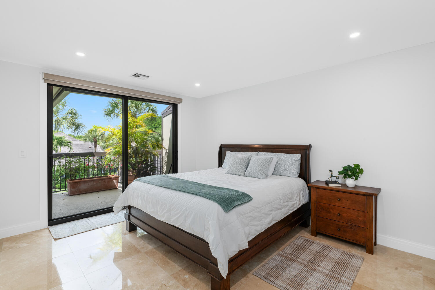 POLO ISLAND CONDO - Residential Lease