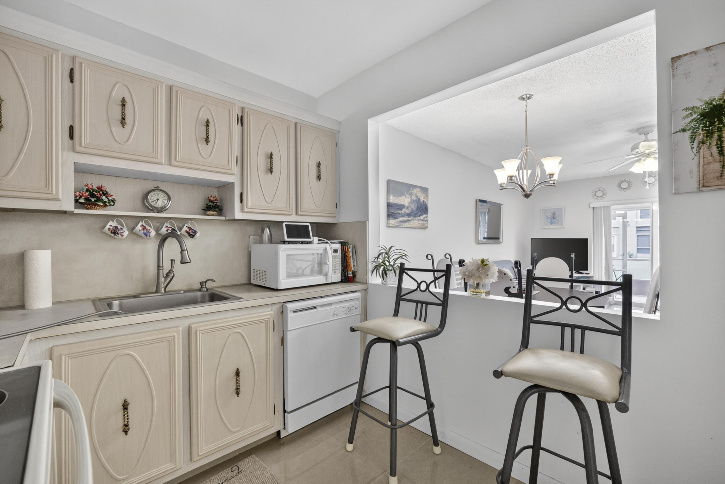 MEADOWS CONDO - Residential