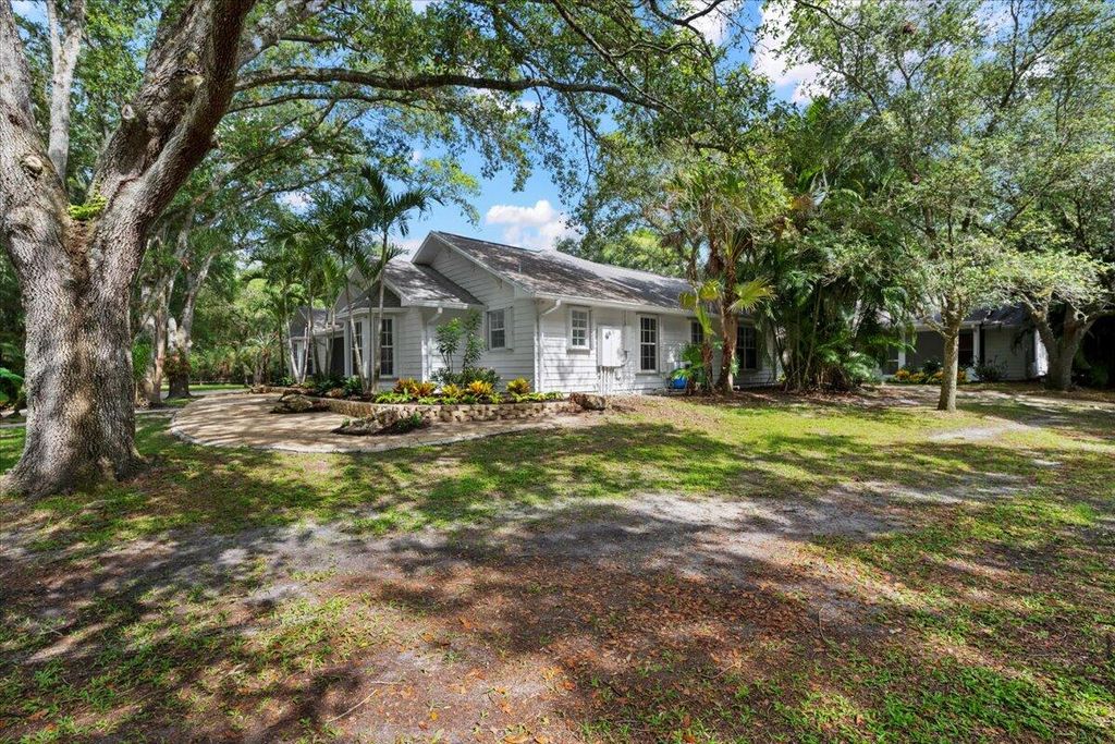 Photo of 11339 164th Court N, Jupiter, FL 33478 (MLS # R11165105)