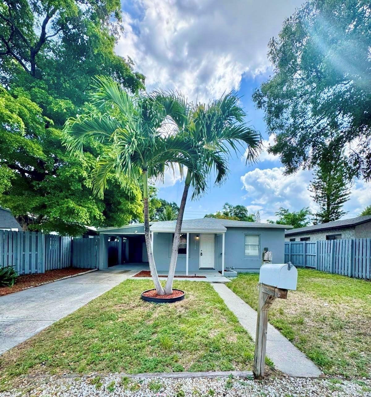 Cozy 2 Beds and 1 Bath home minutes from the Beach, and near Wilton Manors, featuring a nice kitchen, a remodeled bathroom, a large fenced in backyard, and a laundry room.
Pets are welcome with a deposit, tenants are responsible for utilities and lawn care.
*** Vacant, easy to show, with Fast approval***
First month's rent plus one month security deposit required.
Move in ready and ideal for renters seeking comfort and convenience.