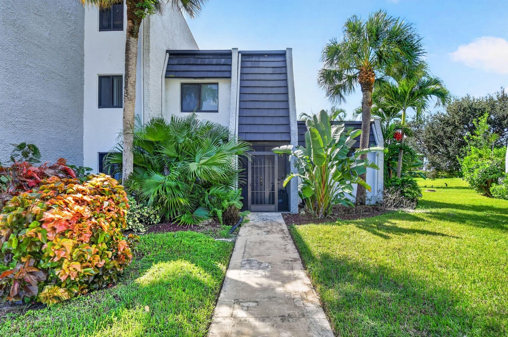 Photo of 4280 DESTE Court, Lake Worth, FL 33467 (MLS # B26091086)