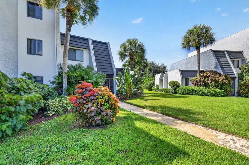 Photo of 4280 DESTE Court, Lake Worth, FL 33467 (MLS # B26091086)