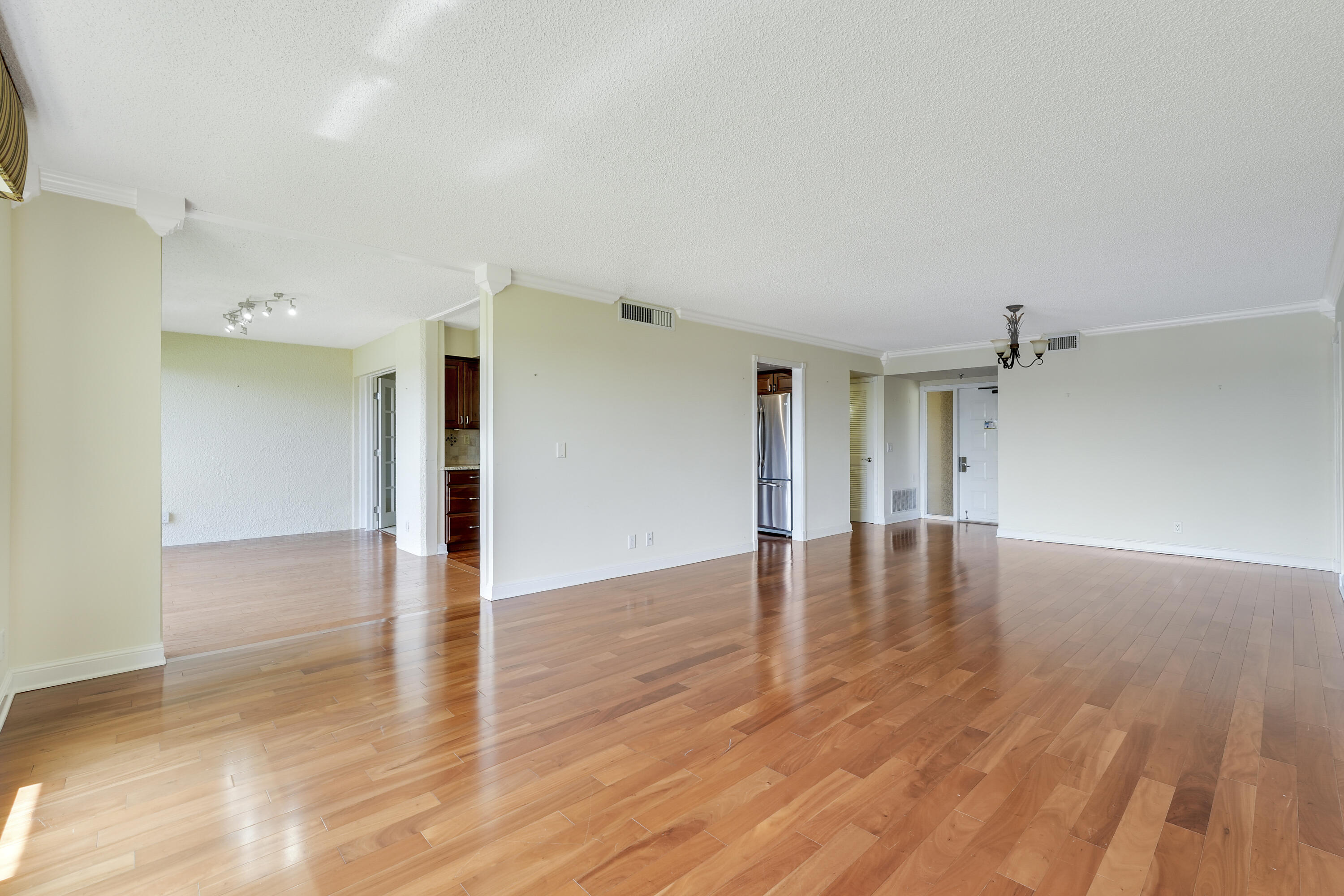 WOODLAND LAKES - Residential