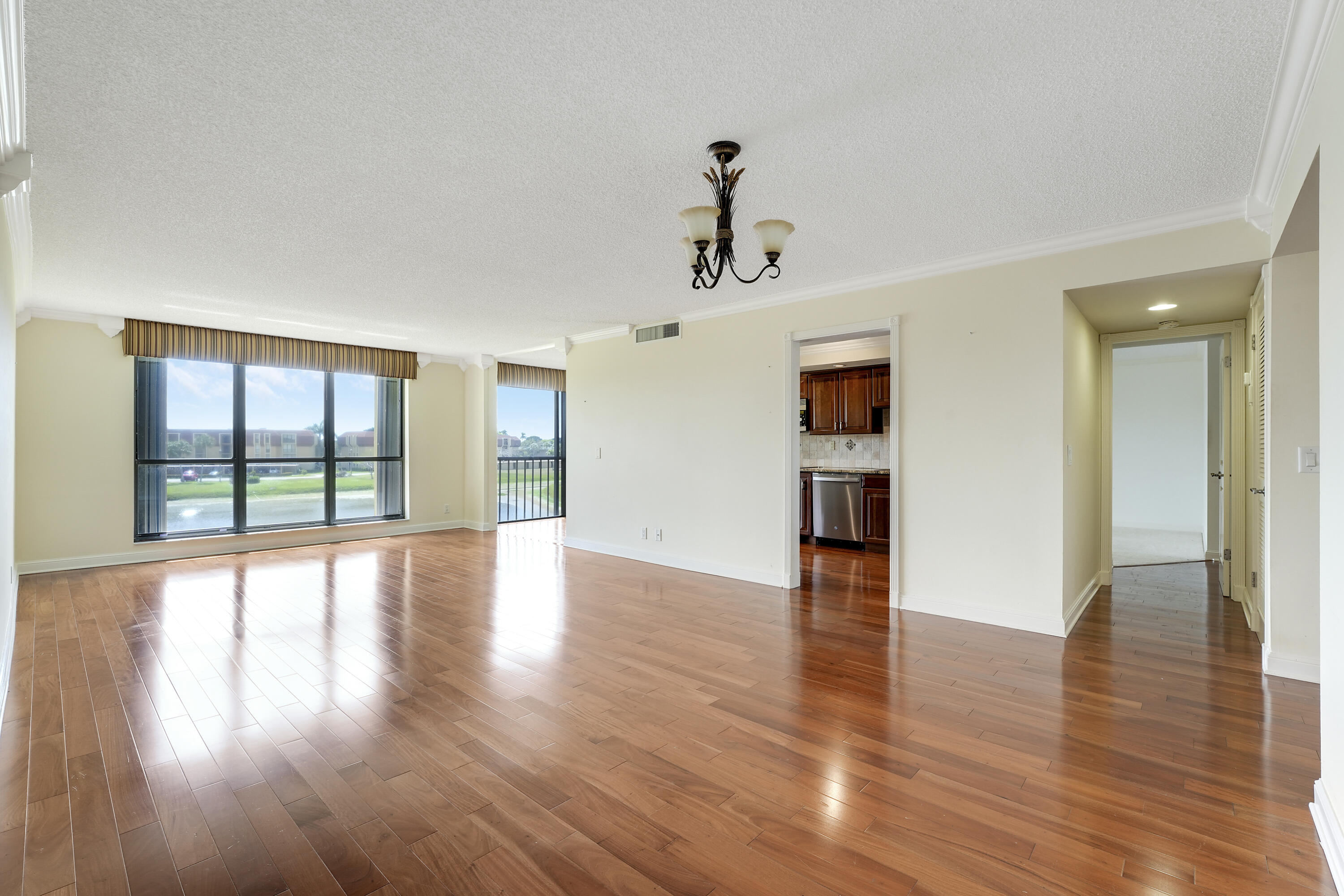 WOODLAND LAKES - Residential