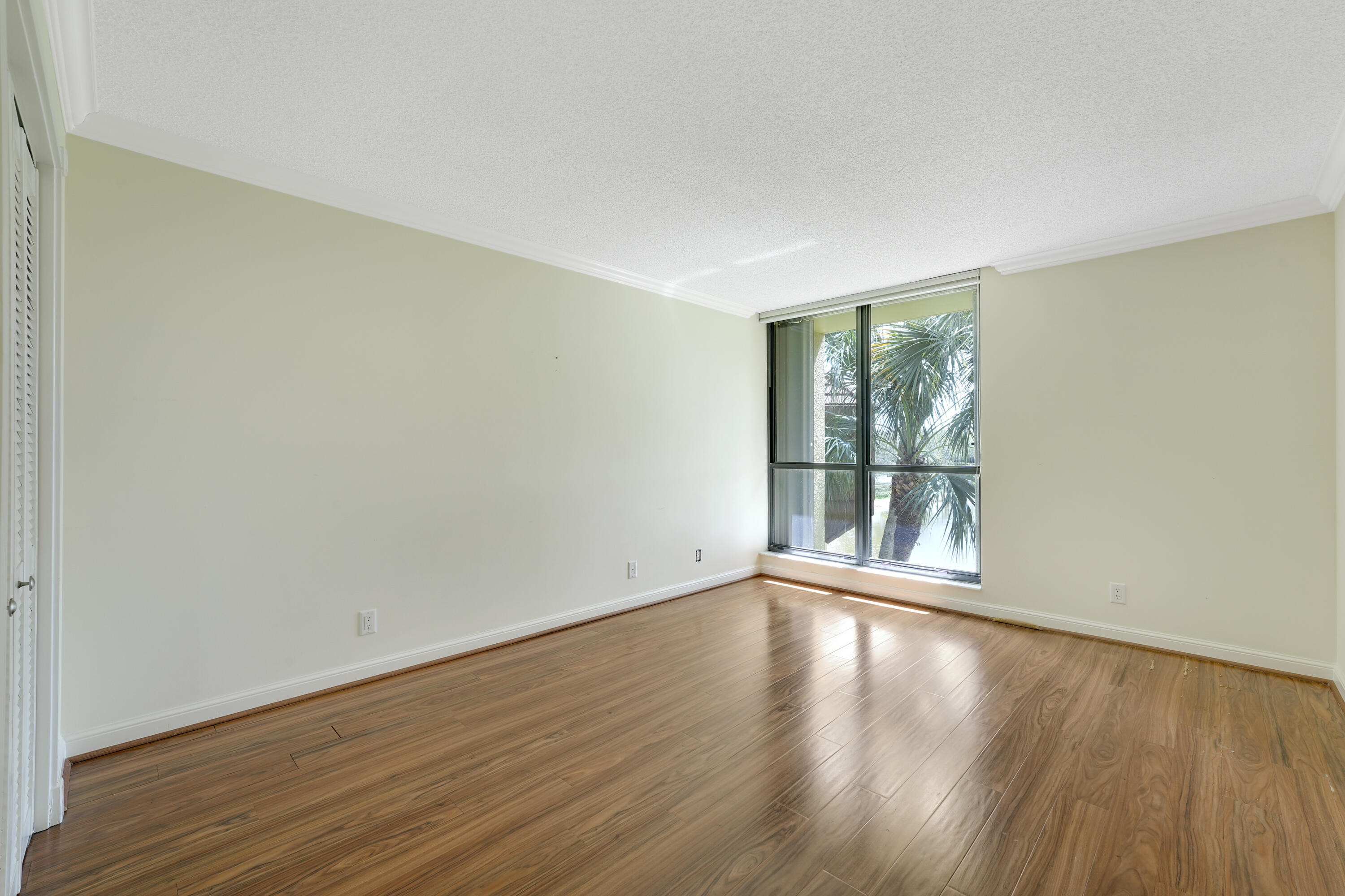 WOODLAND LAKES - Residential