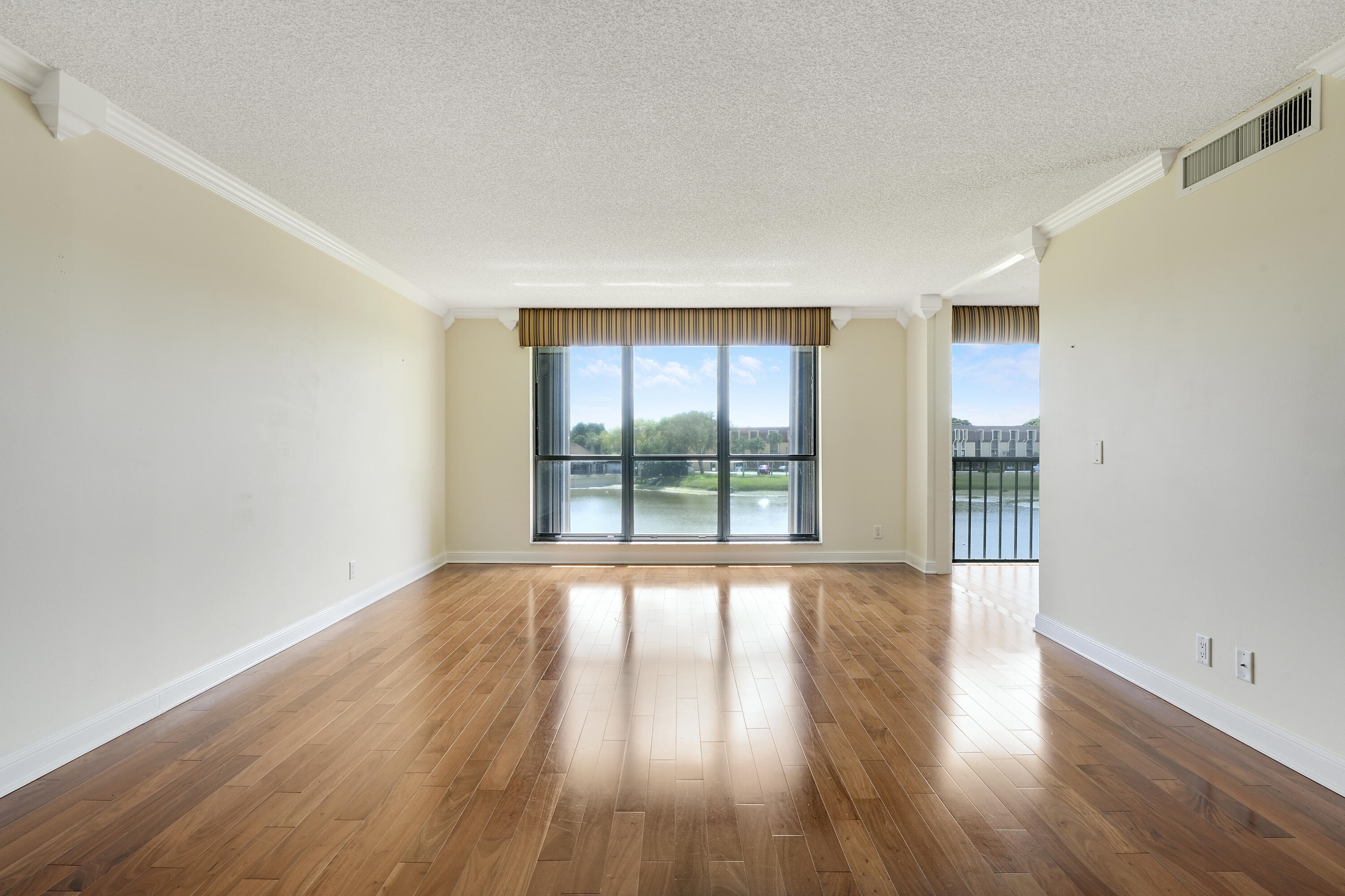 WOODLAND LAKES - Residential