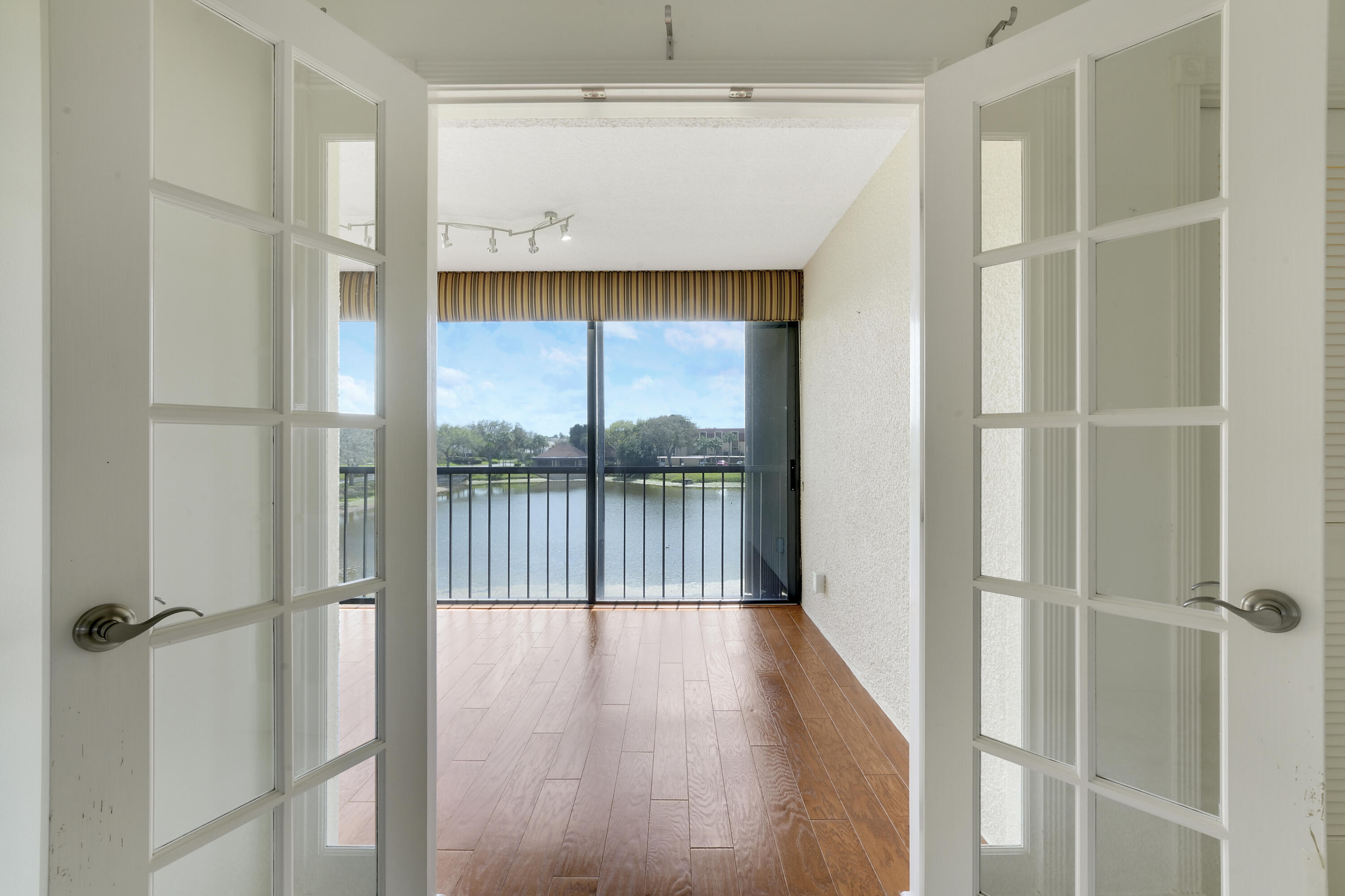 WOODLAND LAKES - Residential