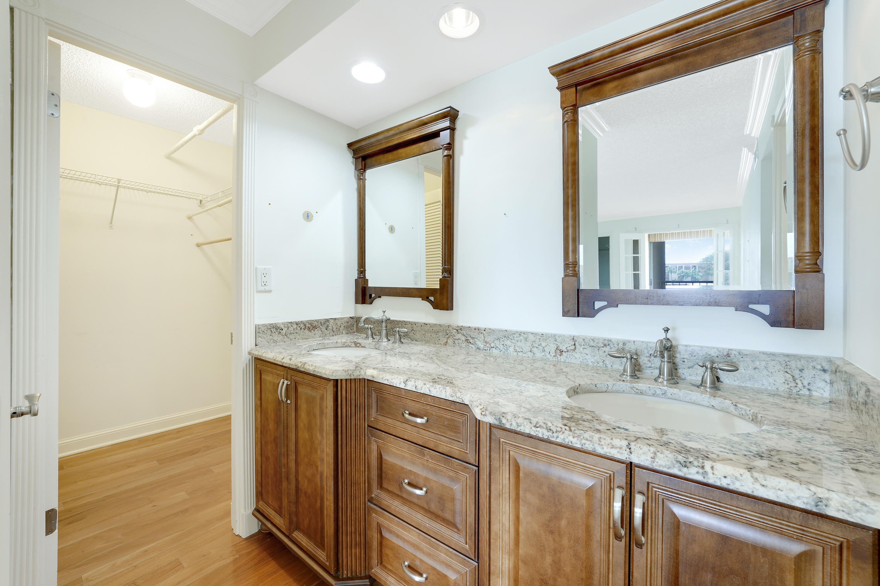 WOODLAND LAKES - Residential