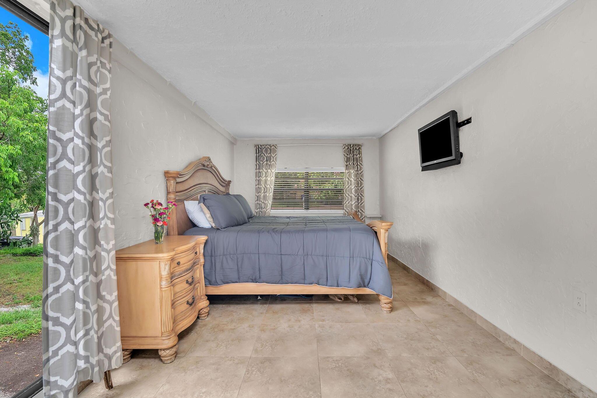 COLLIER MANOR - Residential