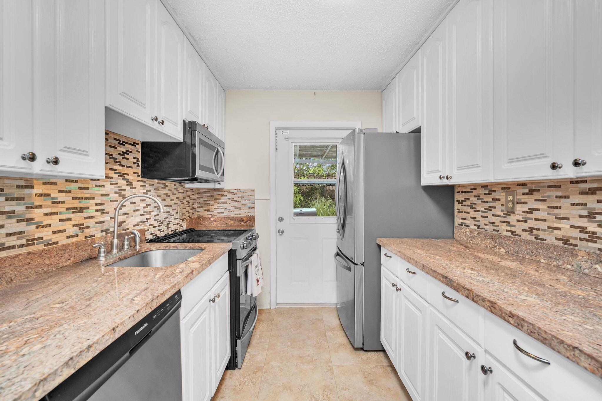 COLLIER MANOR - Residential