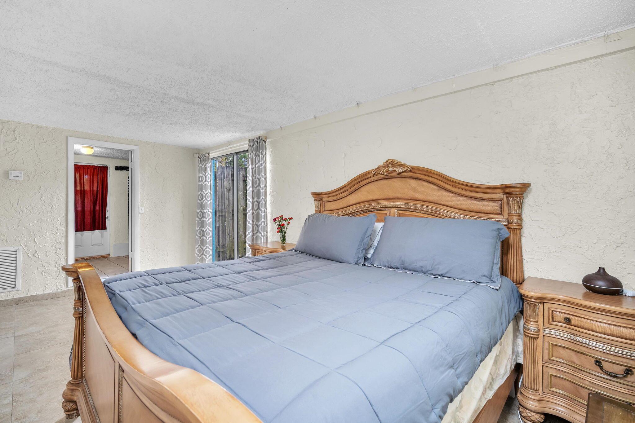 COLLIER MANOR - Residential