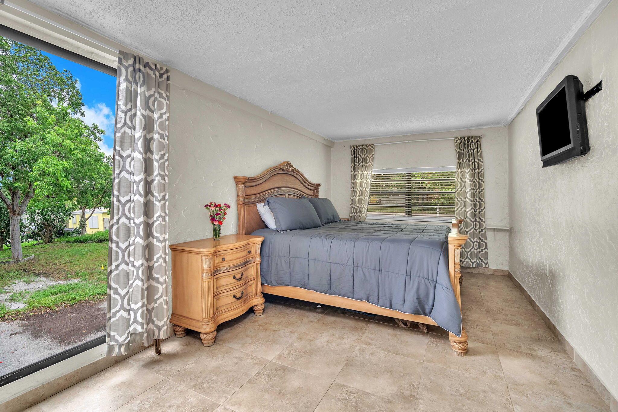 COLLIER MANOR - Residential