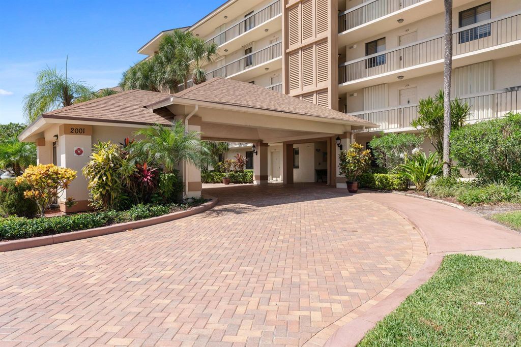 Photo of 2001 Marina Isle Way #102, Jupiter, FL 33477 (MLS # R10916416)