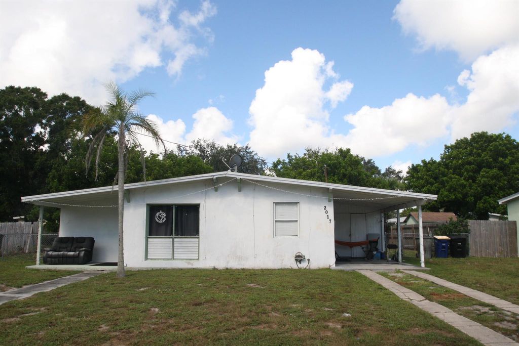 Photo of 2017 Golfview Court, Fort Pierce, FL 34950 (MLS # R10919950)