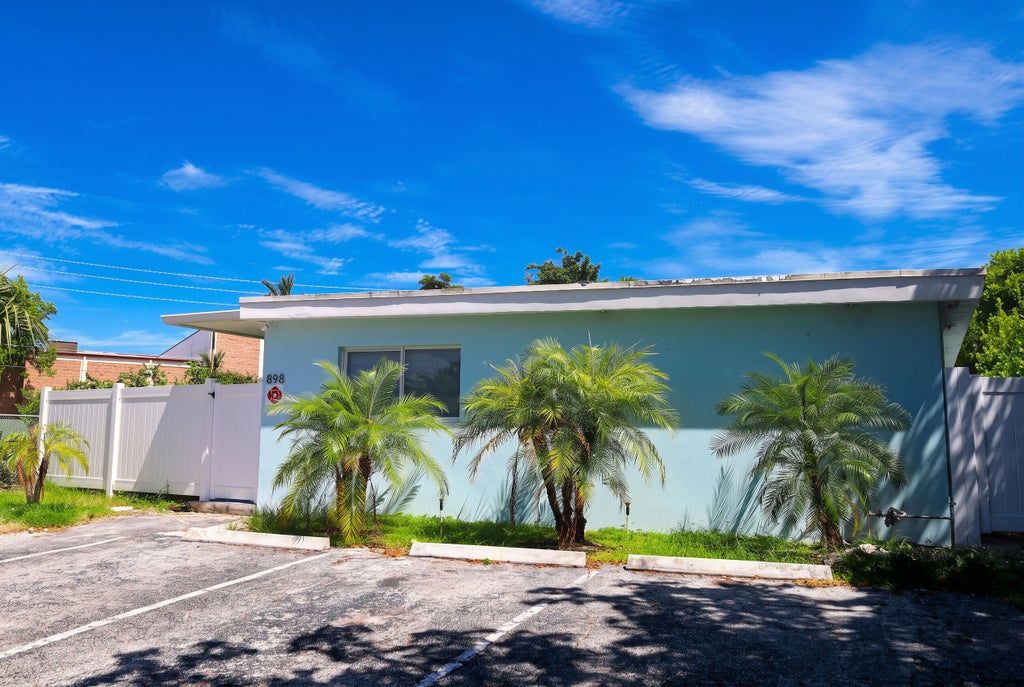 Photo of 898 SE 2nd Place #1, Deerfield Beach, FL 33441 (MLS # B26063830)