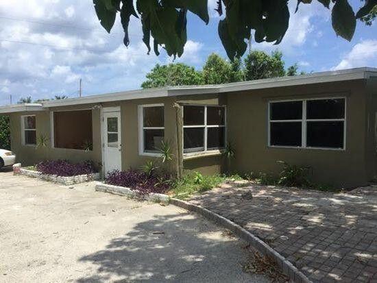 4-bedroom, 2-bath home available for rent. The property offers a functional layout with a comfortable living area, full kitchen, and private bedrooms. Includes washer and dryer connections and off-street parking. Located close to schools, stores, and main roads. Ready for move-in.