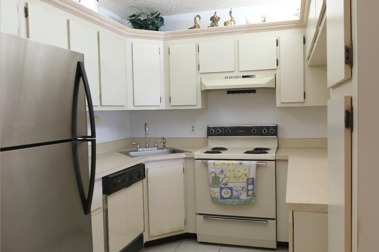 PINE RIDGE NORTH VILLAGE IV CONDO - Residential
