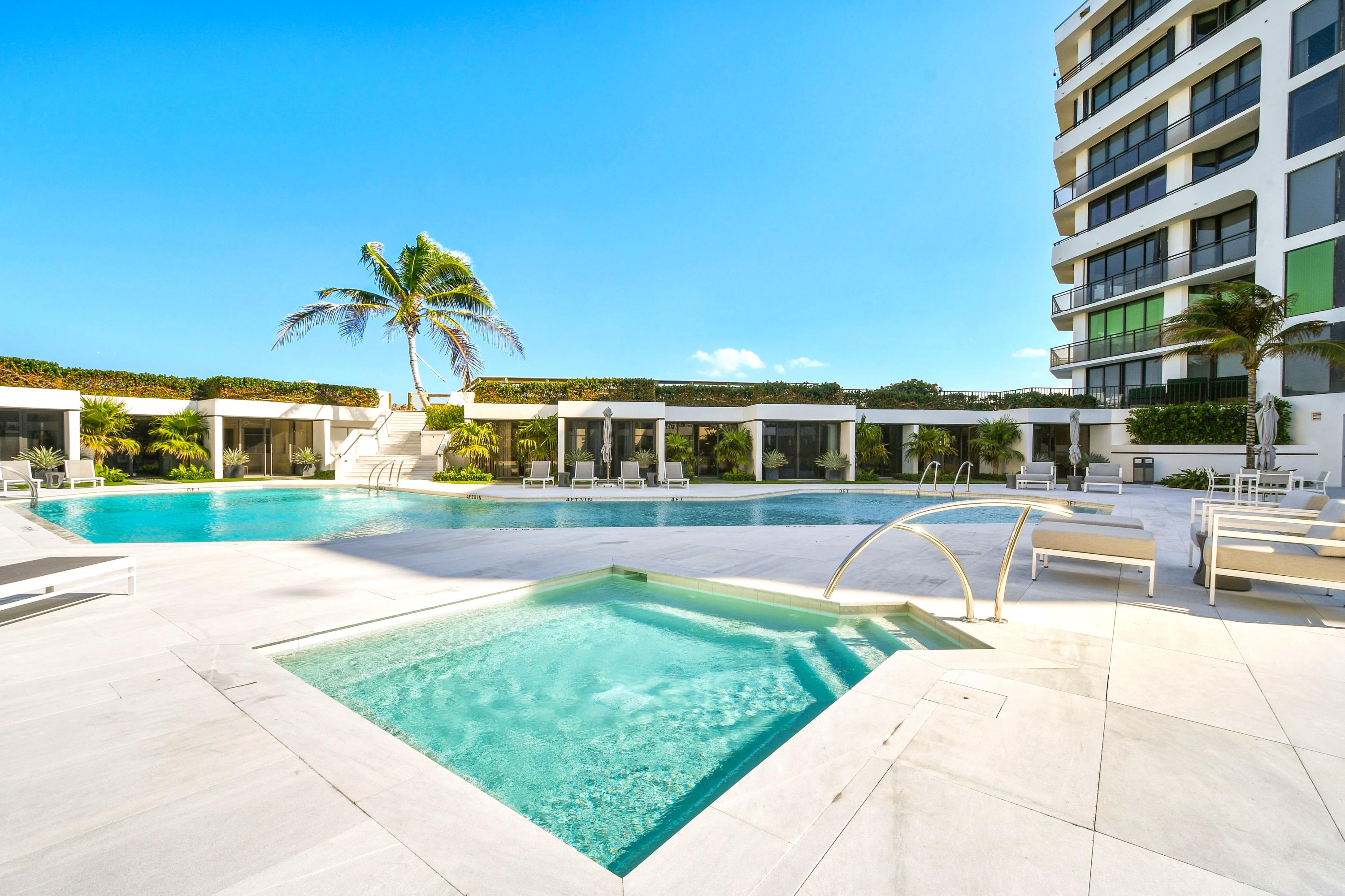 PALM BEACH HAMPTONCONDO DECL FILED 4-26-85-IN - Residential