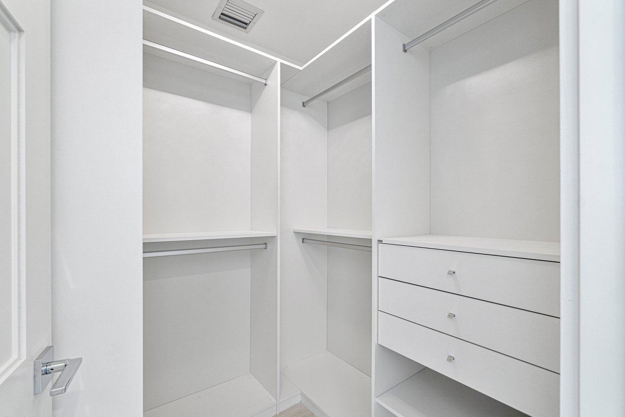 PALM BEACH HAMPTONCONDO DECL FILED 4-26-85-IN - Residential