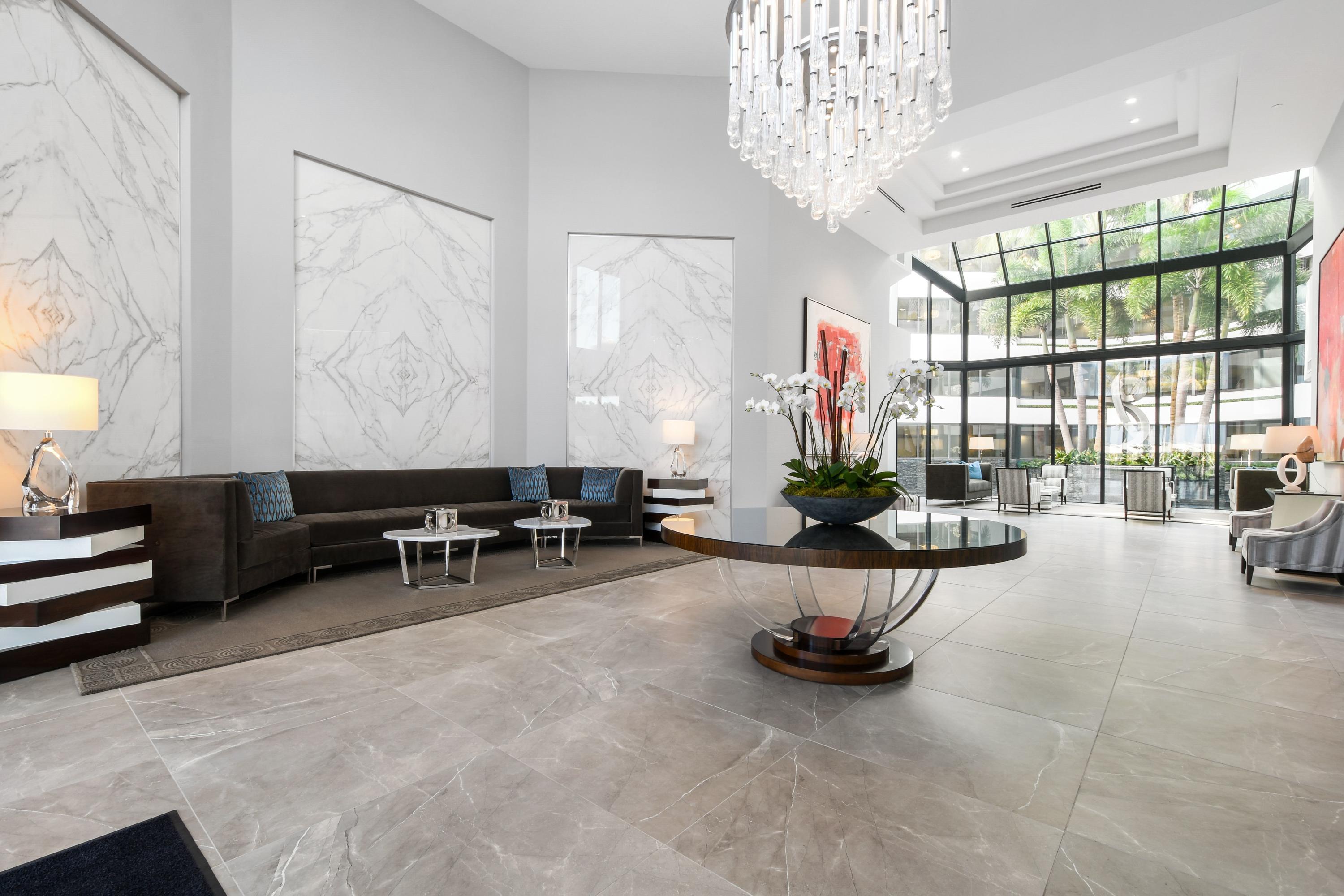 PALM BEACH HAMPTONCONDO DECL FILED 4-26-85-IN - Residential