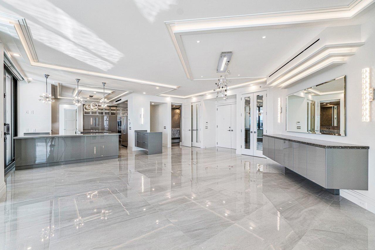 PALM BEACH HAMPTONCONDO DECL FILED 4-26-85-IN - Residential