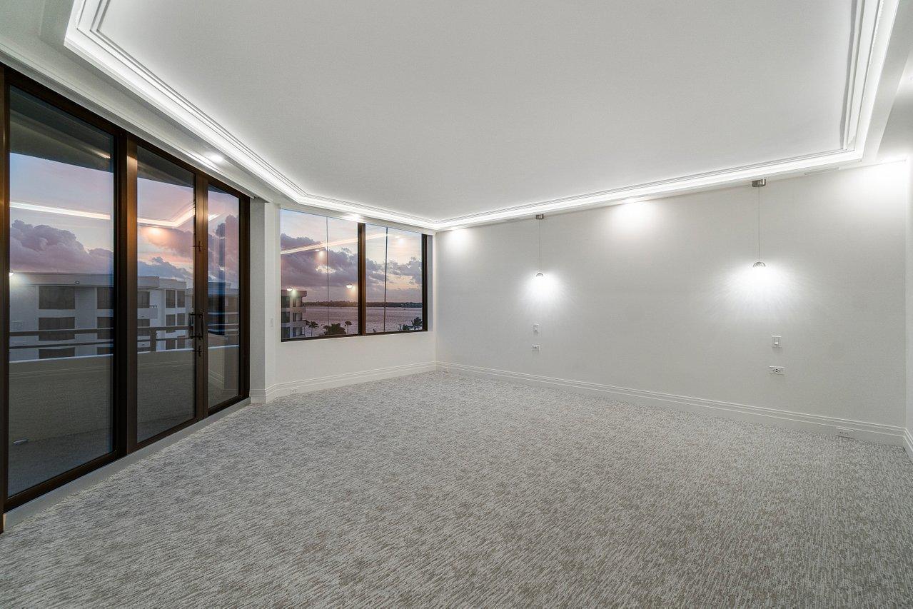 PALM BEACH HAMPTONCONDO DECL FILED 4-26-85-IN - Residential