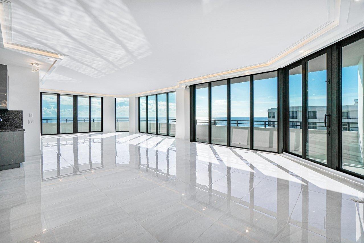 PALM BEACH HAMPTONCONDO DECL FILED 4-26-85-IN - Residential