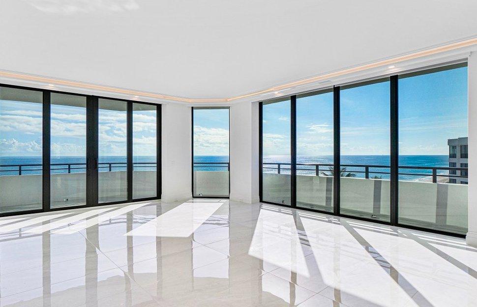 PALM BEACH HAMPTONCONDO DECL FILED 4-26-85-IN - Residential