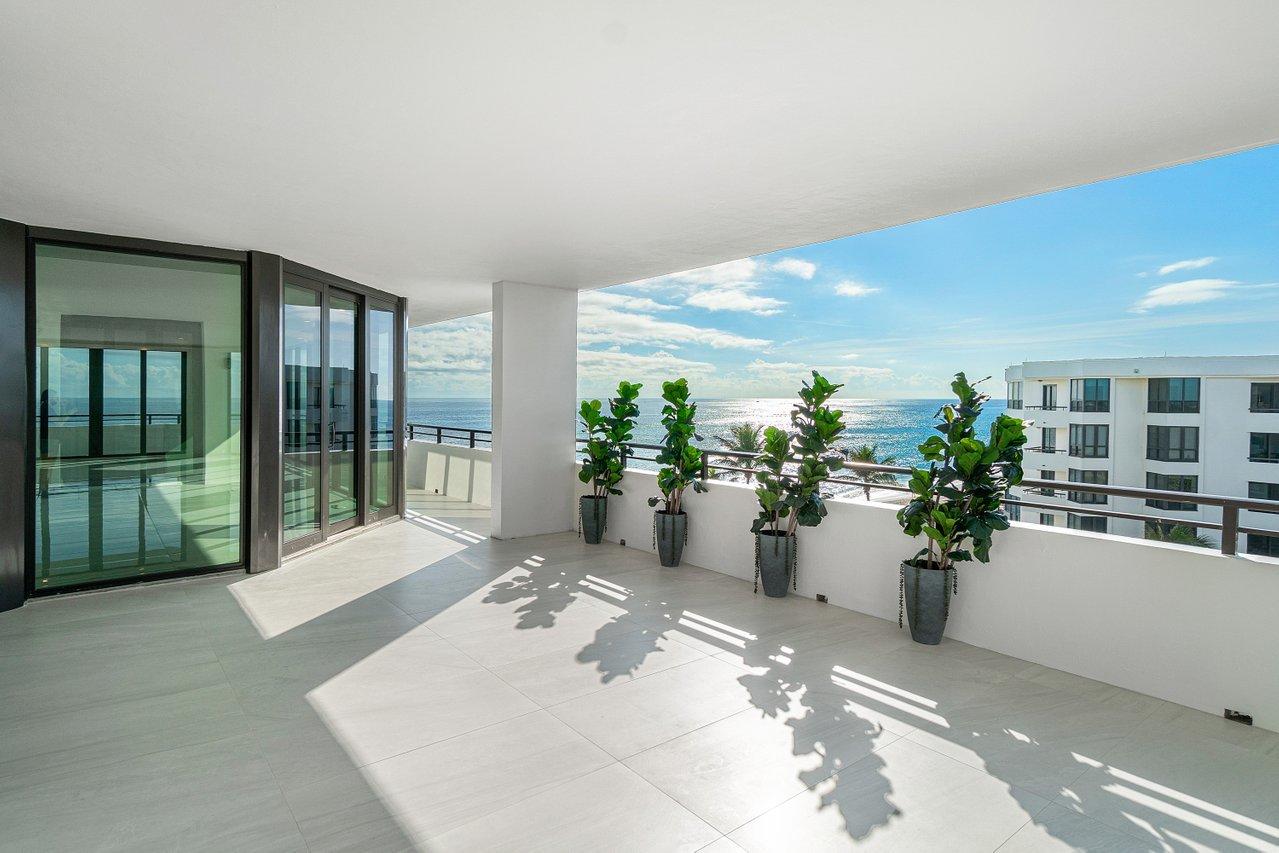 PALM BEACH HAMPTONCONDO DECL FILED 4-26-85-IN - Residential