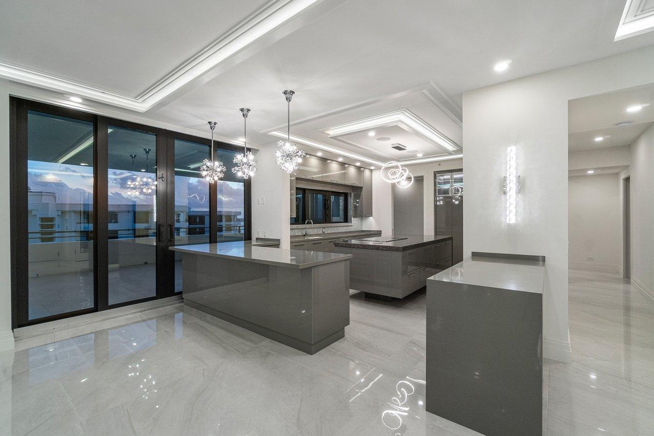 PALM BEACH HAMPTONCONDO DECL FILED 4-26-85-IN - Residential