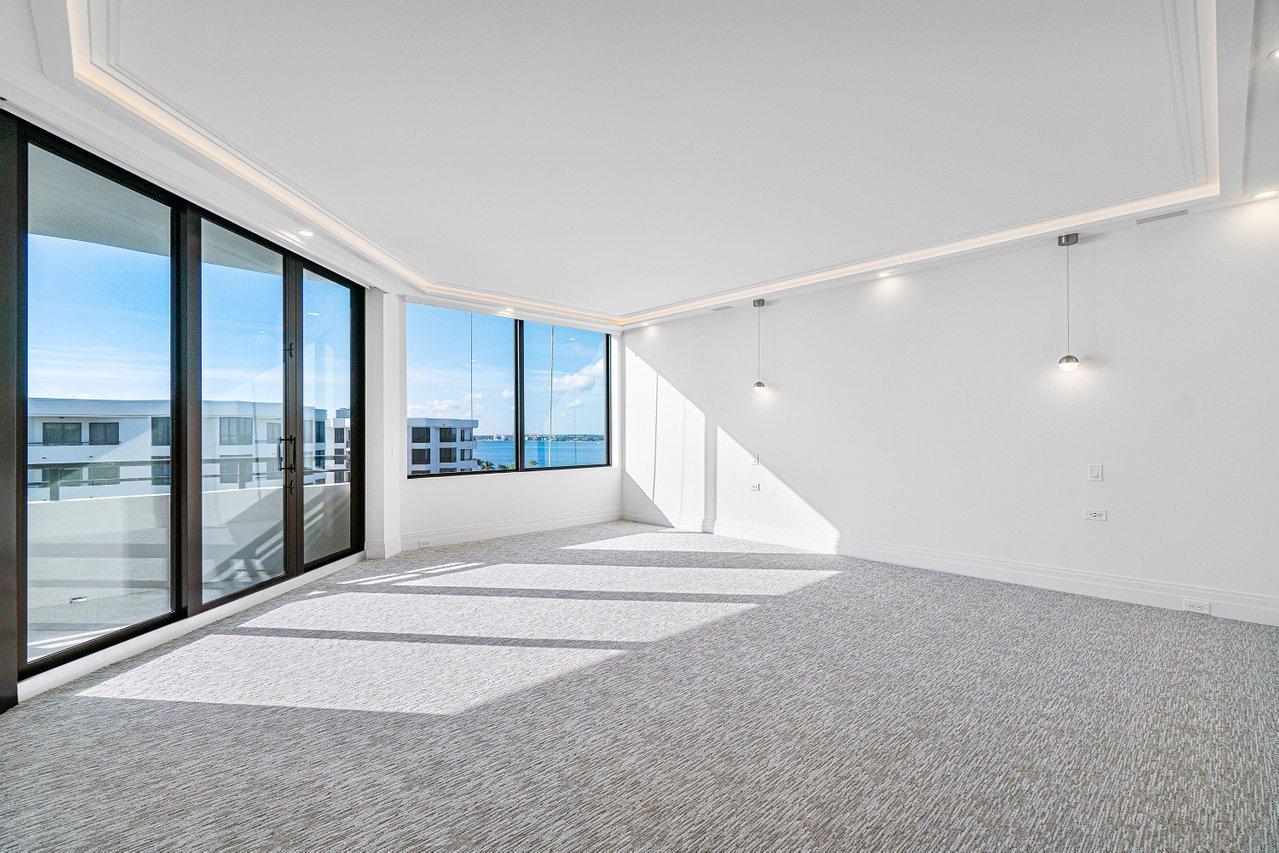 PALM BEACH HAMPTONCONDO DECL FILED 4-26-85-IN - Residential