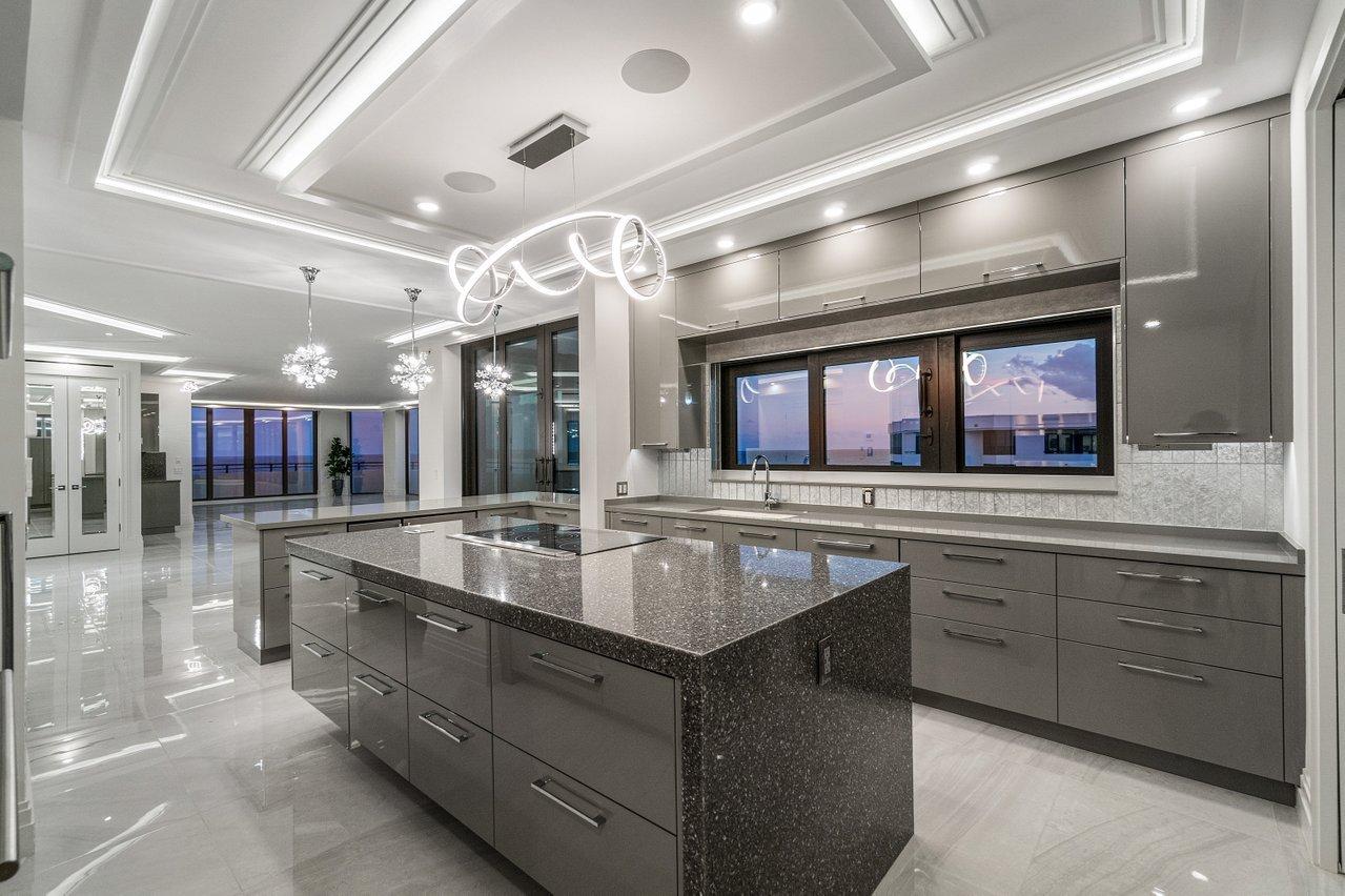 PALM BEACH HAMPTONCONDO DECL FILED 4-26-85-IN - Residential