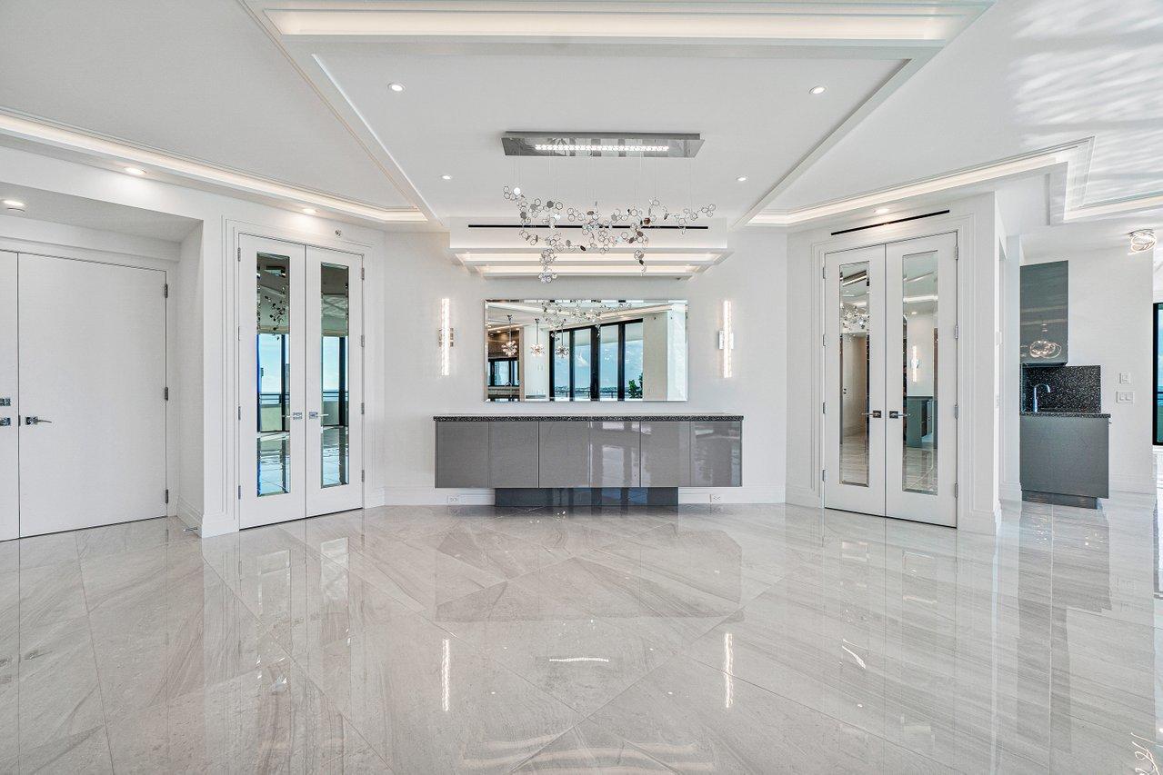 PALM BEACH HAMPTONCONDO DECL FILED 4-26-85-IN - Residential