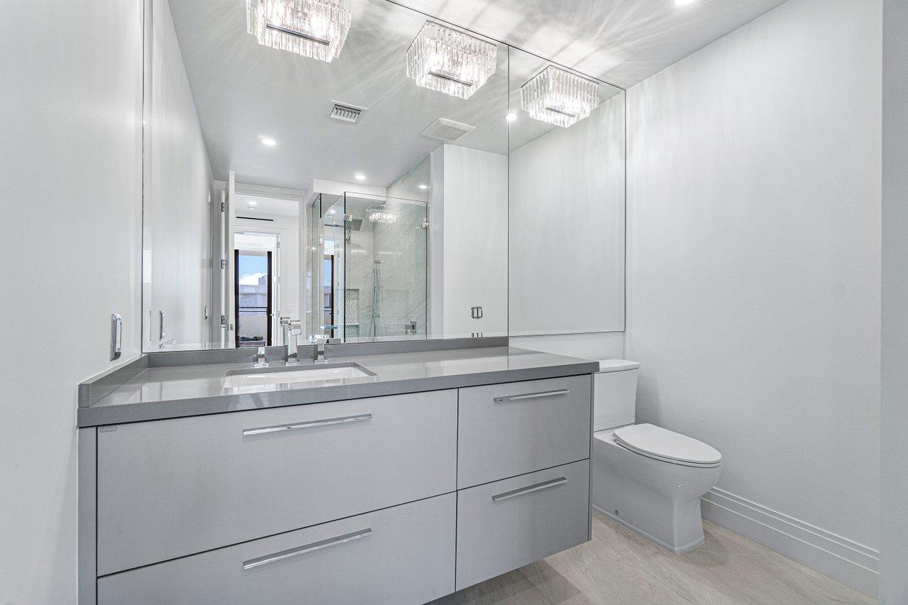 PALM BEACH HAMPTONCONDO DECL FILED 4-26-85-IN - Residential